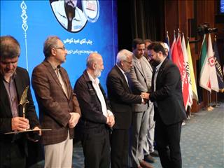 پتاس خوروبیابانک نشان ملی تعهد به محیط زیست را دریافت کرد