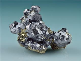 چالش‌ها، فرصت‌ها و الزامات صنعت سرب و روی ایران